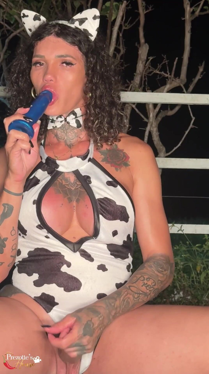 Prezottes_House: Sabrina Prezotte, très coquine et sexy, aime beaucoup de lait...