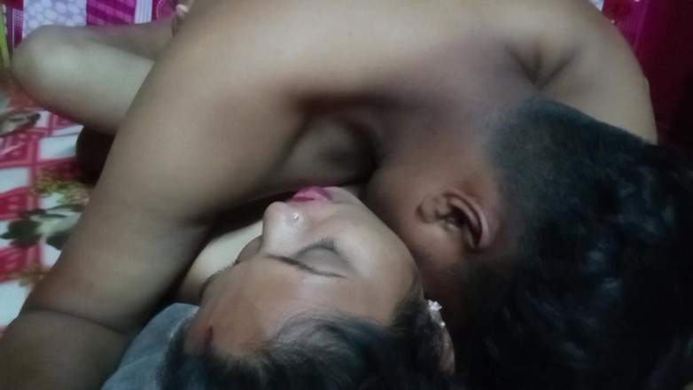 xxxSejal: Suri rumah desi kampung India dikongkek keras secara rahsia