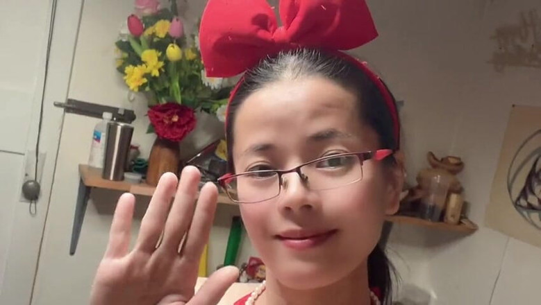 sweethanajapanese: Mijando buceta no banheiro sexy Hana Chan fofa menina petite