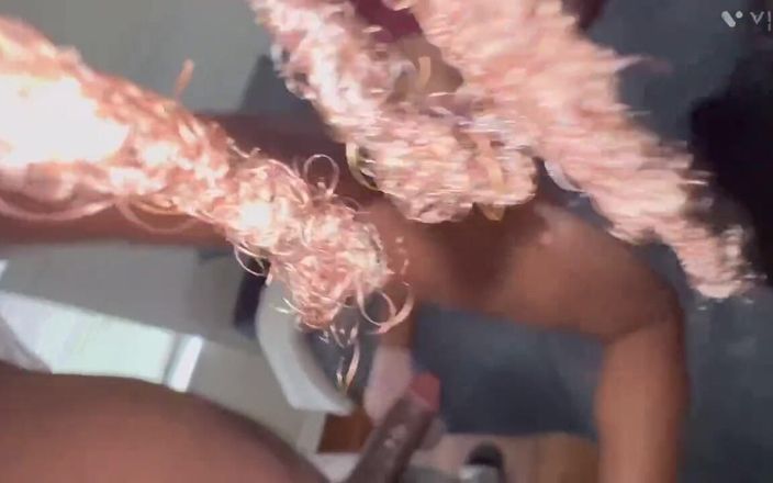Fijii pornbox: 我无法让这个大坝视频上传，它一直说让我检查标题