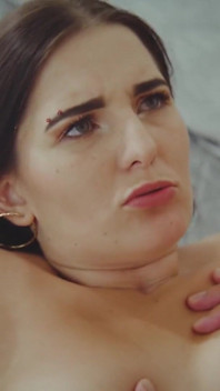 Teenfidelity - Suzie Sparklez bierze to głęboko w swoją soczystą dupę!