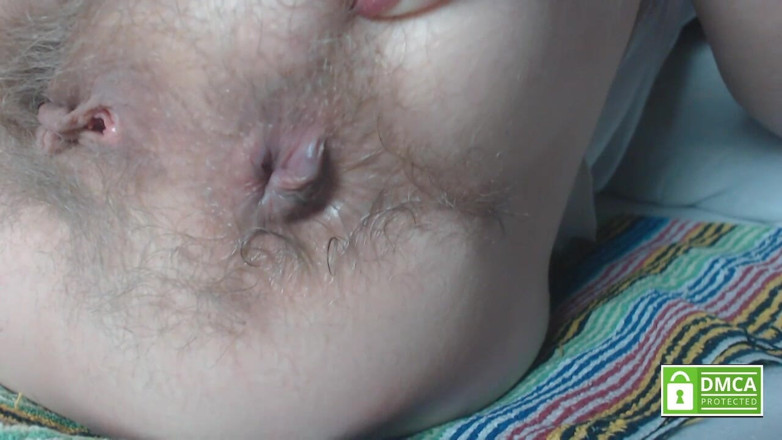 Risky Hairy Couple: Пердеж и трах пальцами задницы