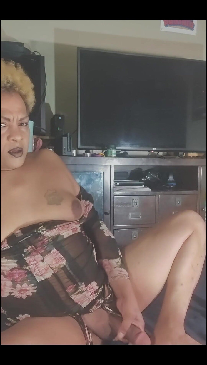 KNKY Bee: Plug y acariciando