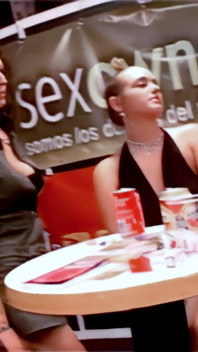 Dunia-Montenegro: Dunia Montenegro e Angie Kiss no Festival Cine Erotico de Barcelona em 2006