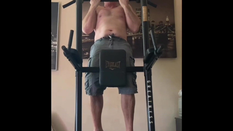 Alex Art: प्रशिक्षण के बाद मजबूत आदमी हस्तमैथुन करता है