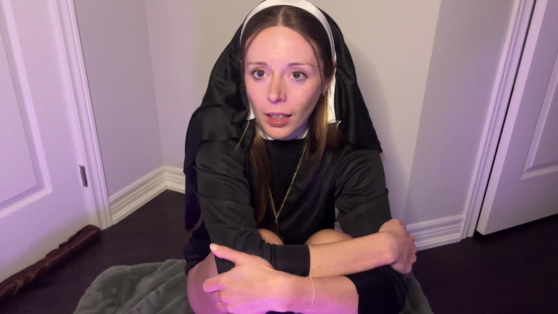 Nadia Foxx: Freira inocente esperando estar separada deste convento de elite tem...