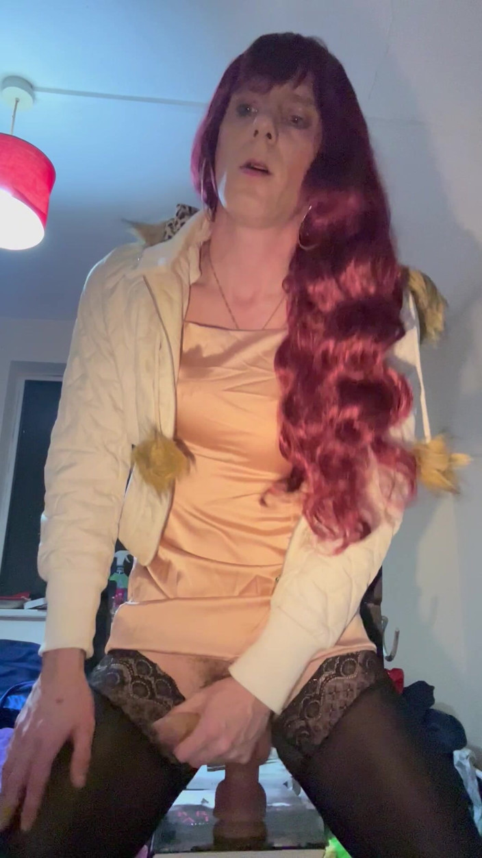Jessica silk: Jess Silk Rides Dildo