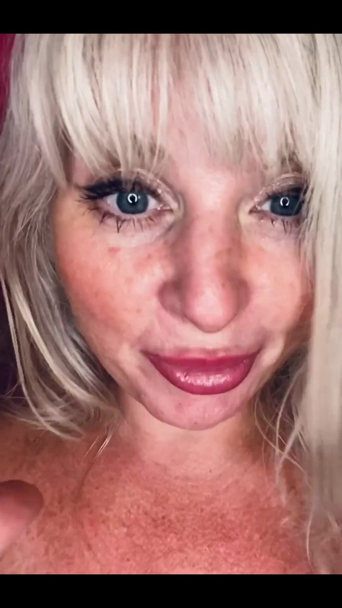 PaintedRose: Seksi tatlı aptal esneme bahse girerim ki uzuvlu kalmanın önemli sebeplerinden...