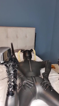 Sensual Jessica Dolly o quanto você quer passar as mãos no meu látex?