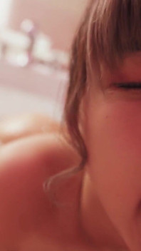 Li Nana ile sürükleyici bir sabun masajı deneyimi