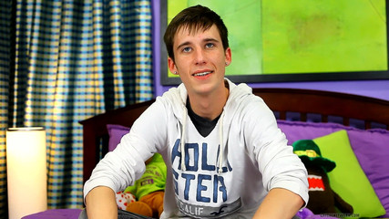 Lollipop Twinks: Un'intervista "mordente" con adrian