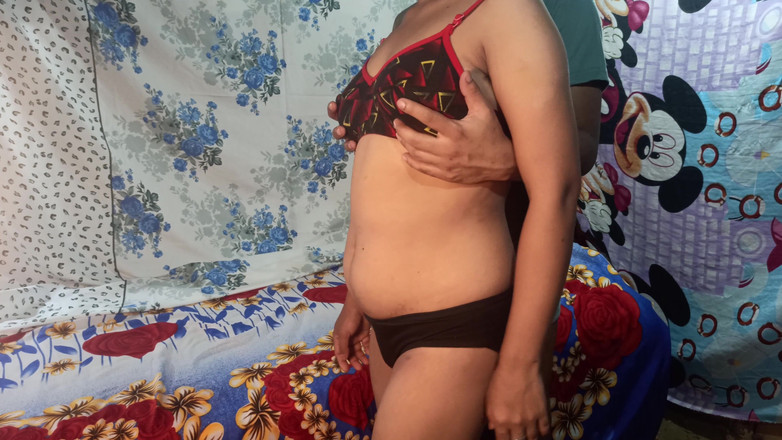 Namita: Teenager di anni succosa ragazza indiana ama scopare hardcore con...
