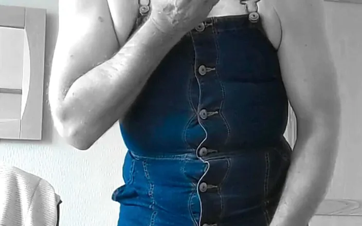 Bellhead: One minute pinafore fun
