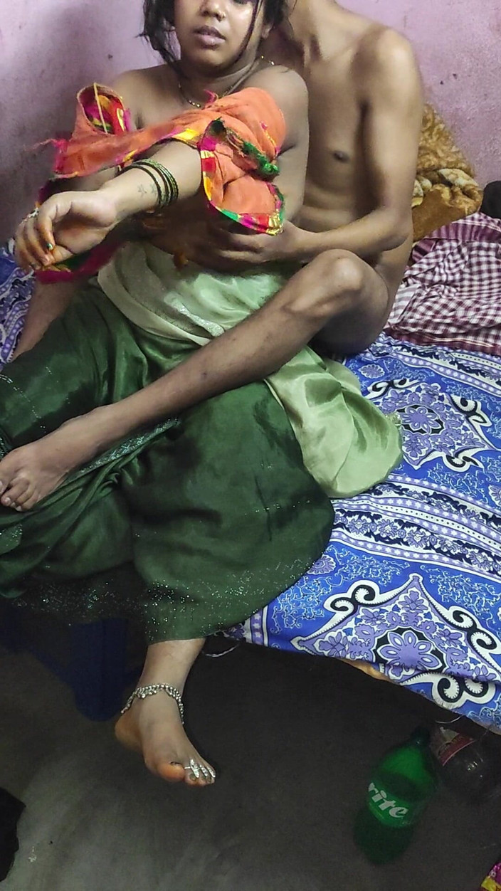 Pyaasibhabhi1: 我村的前女友吸吮性爱