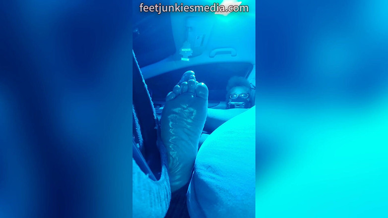 Foot Patrol: Ice Blues Ljusa Fötterrubbing Lulusex BBW Sulor