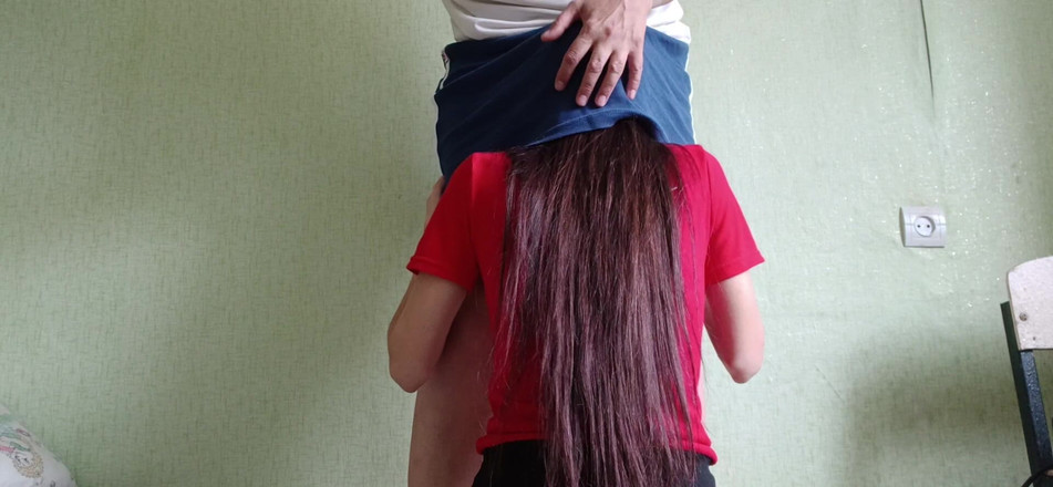 Lesbian-illusion: मेरी शर्मीली पड़ोसन बिना पूछे मेरी स्कर्ट के नीचे चढ़ गई, लेकिन मुझे यह पसंद आया
