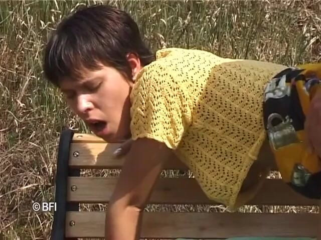 Horny Teenies: Публічно відтрахана