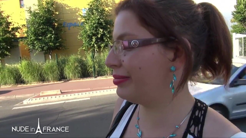 Nude in France: Phoebe, si jalang montel dan bertetek besar, dikongkek pantatnya