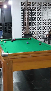 Carmonas bermain biliard bogel dengan cubitan panas itu