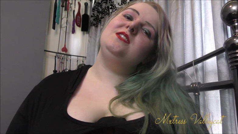 Mxtress Valleycat: Mesmerized into buying me boots