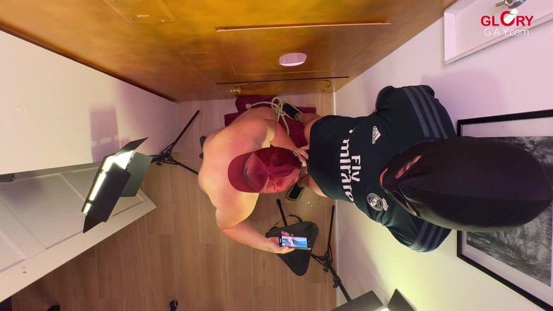 GLORYHOLEGAYS: Les vampires du prépuce Wei aspirent xxl monstre à 40 minutes de...