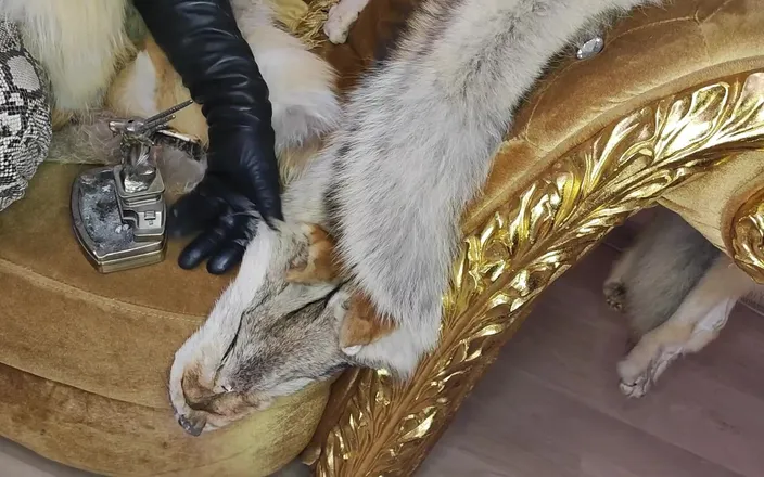 Princess18_: Smoke, Suck, Cumshot on Fur Coat