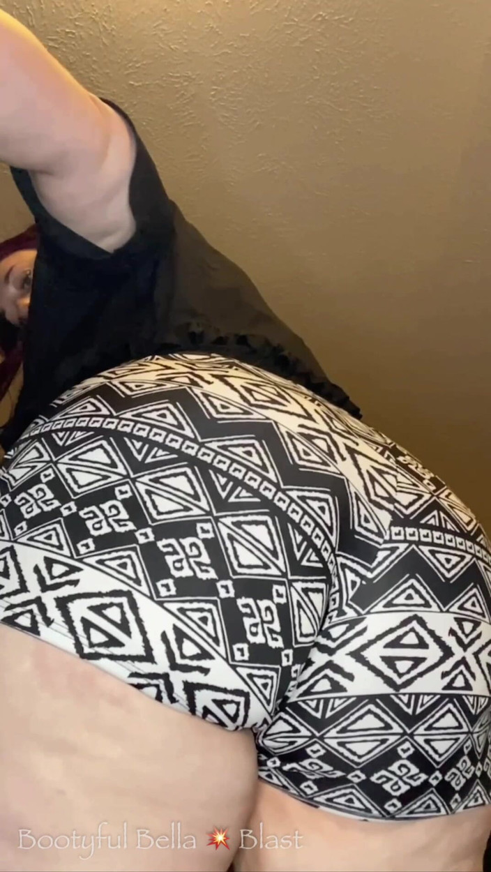 BellaBlast: Mój chłopak złapał kurczącego się wirusa: seksowną przygodę z cycką...