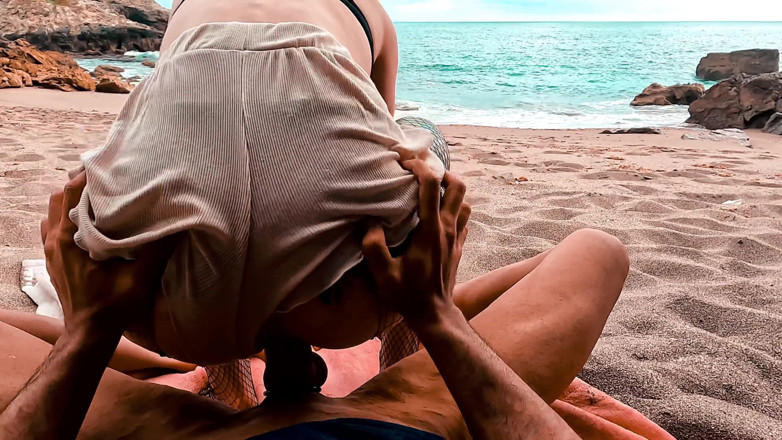 MaskCouple: Sex on the beach on holiday with horny girlfriend