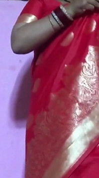 Čerstvě vdaná Desi Bhabhi sála velký penis svého nového šéfa