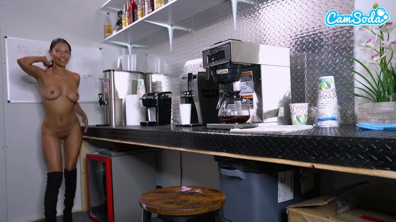 CamSoda: Barista De Ébano Con Culo Perfecto Y Grandes Tetas Se Masturba...