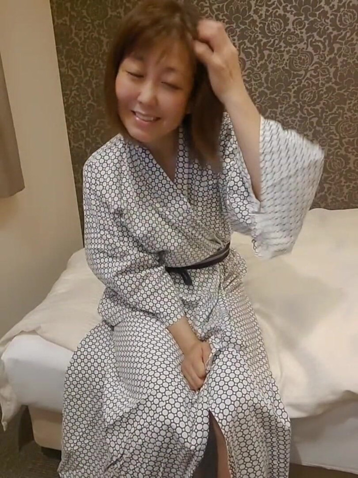 Mayumi Kanzaki: Wanita matang Jepun di Yukata