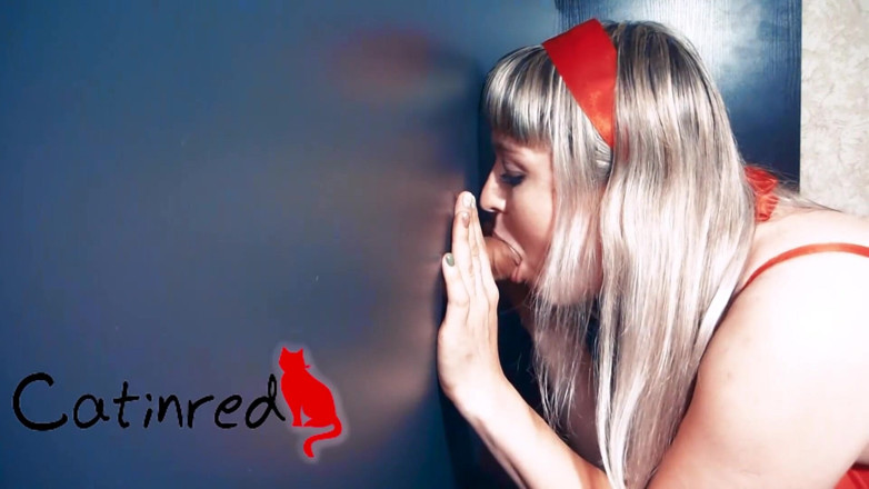 Catin Red: Крихітна мамка робить мінет члену і оральний кремпай