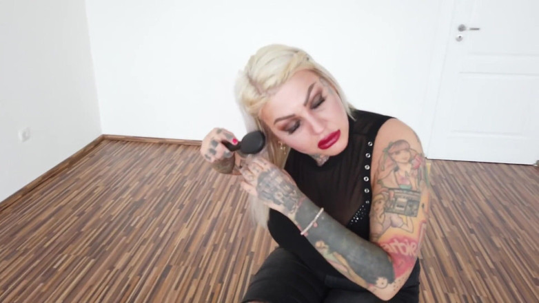 Fetish videos by Alex: Tattooed blonde MILF combing her hair.