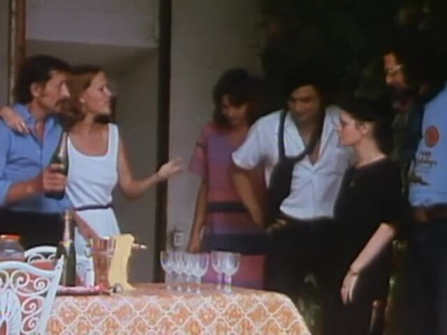 European Classics: Brigitte Lahaie, Annouchka &amp; Marion Webb's stomende vaginale streling in scène 8:...