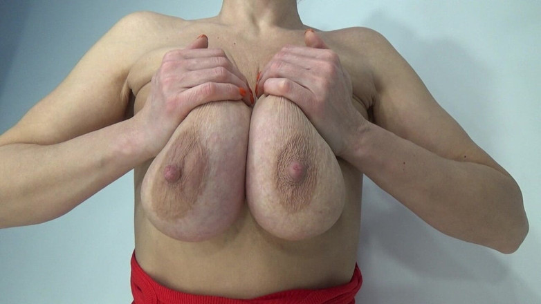 AnnaBUST: Ik Laat Grote Borsten Zien Voor 3 Dollar. Er Is Geld...