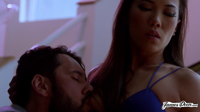 James Deen: Kalina Ryu ama garganta profunda y una corrida facial