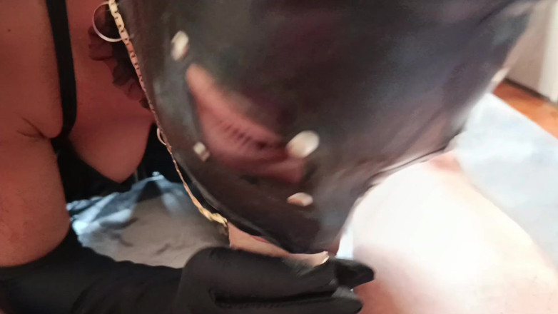 LauraOnHeels: MILF z prezerwatywą i wytryskiem z perspektywy