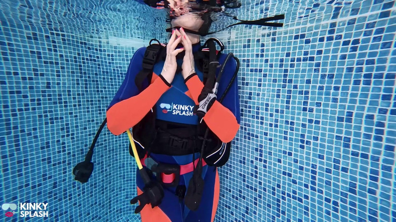 UKCuteGirl Lucy Lauren: Scuba Retreat Ziua 2 - Vibe pizdă secretă în timpul lecției