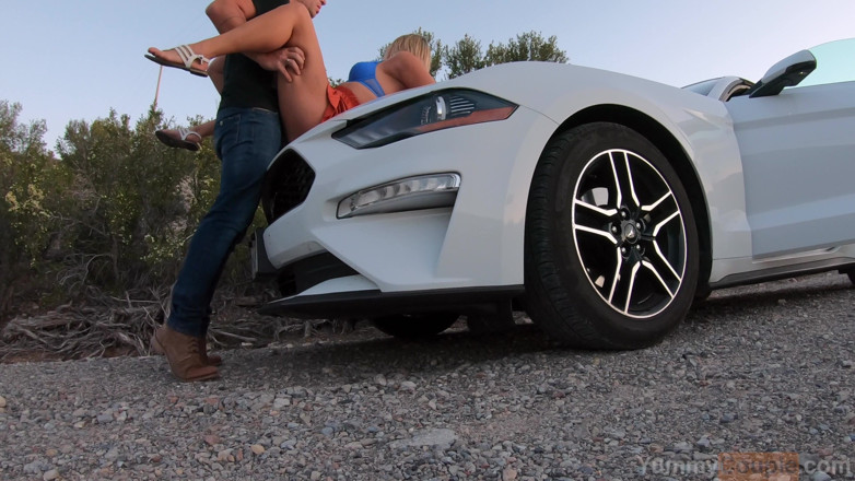 Yummy Couple: Mustang Sally se fait baiser et éjaculer dessus