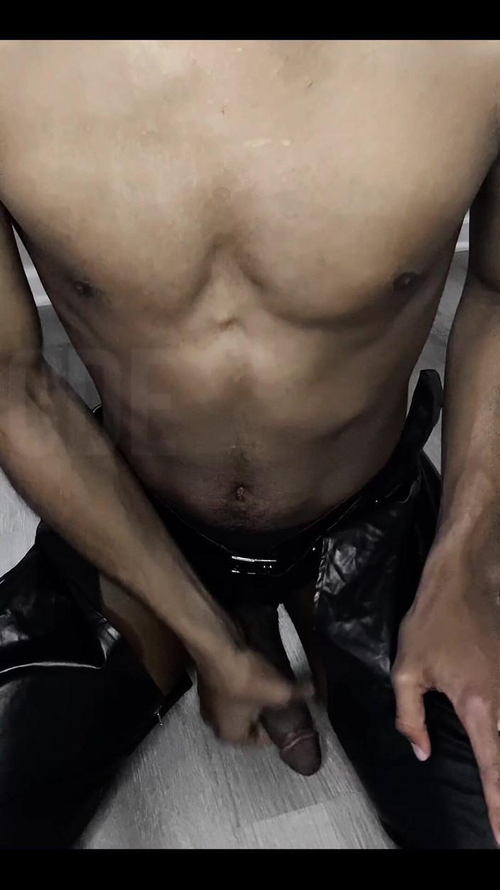 Boy Wonder: Stryker denna tjocka svarta kuk i full skrikande cosplay