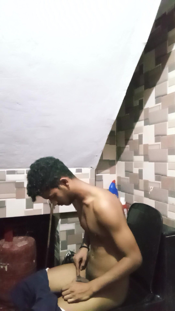 Curlyboy: Cowok india bugil sambil bugil di kamar mandi sambil masturbasi...