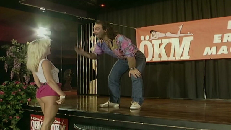 Vintage Climax: Milf met grote borsten neukt hard