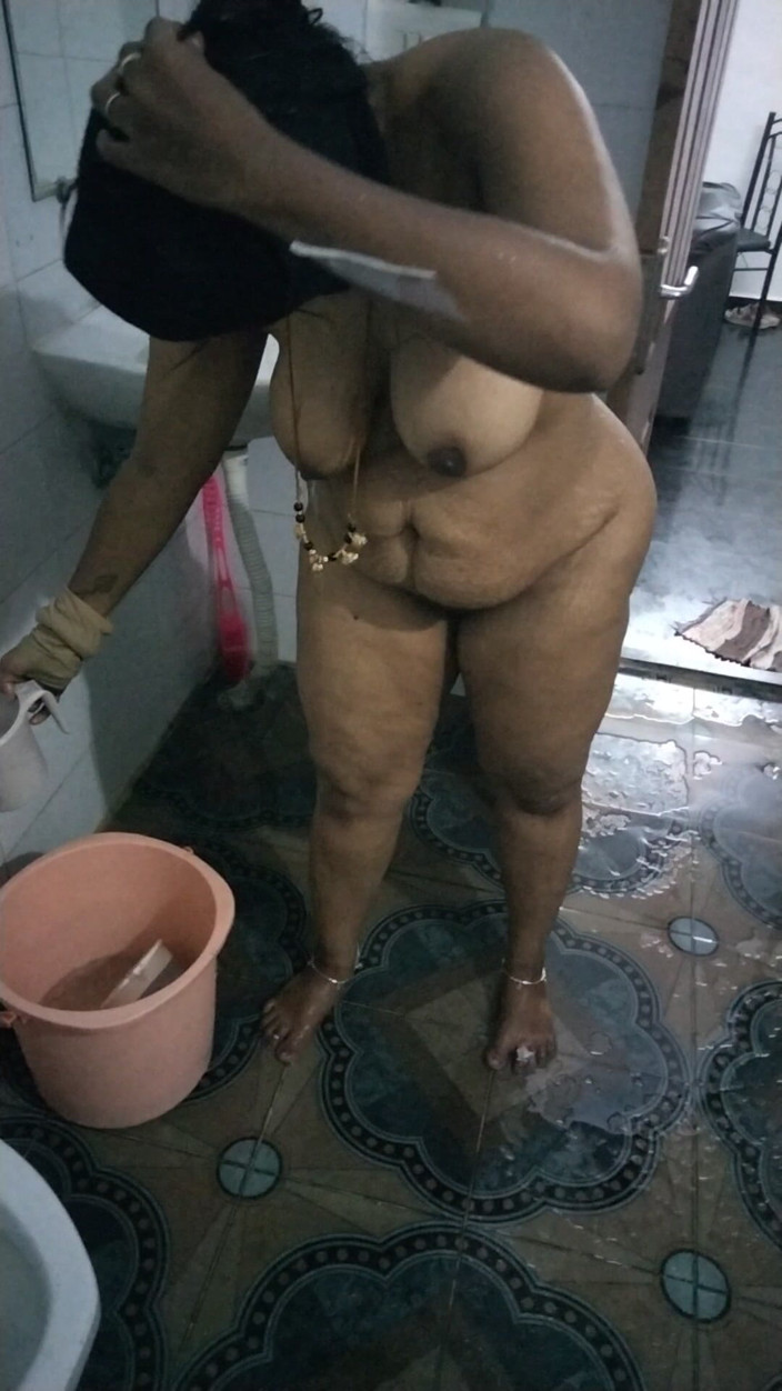 Tamil lesbian: बाथटब हॉट सेक्स तमिल जोड़े
