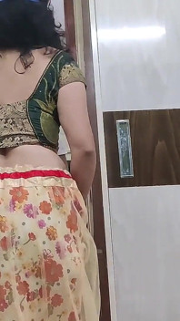 Tradicional mallu girl bondage e bdsm tapa peitos em meio saree por alfaiate - parte 1