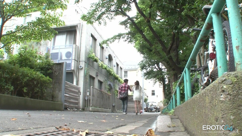 EroticOnlyClips: Brunetă obraznică în Extaz: cu degetul și sex pasional