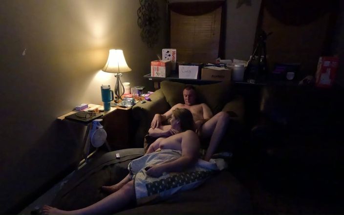Wet Kay: Vooraan likken en zuigen rijpe milf