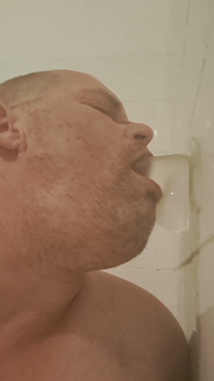 Fickspecht: Sucking Round in the Bathroom
