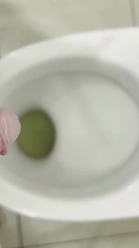 Sono stato pessimo perché ho deciso di saltare la fila per andare al bagno pubblico. Estremo