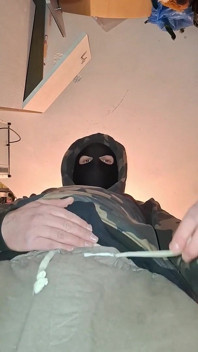 Un Homme Masqué Et Une Grosse Bite