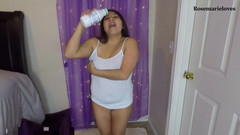 RosemarieLoves: 継母と一緒に濡れよう!濡れたTシャツの泡とミルクのこぼれ